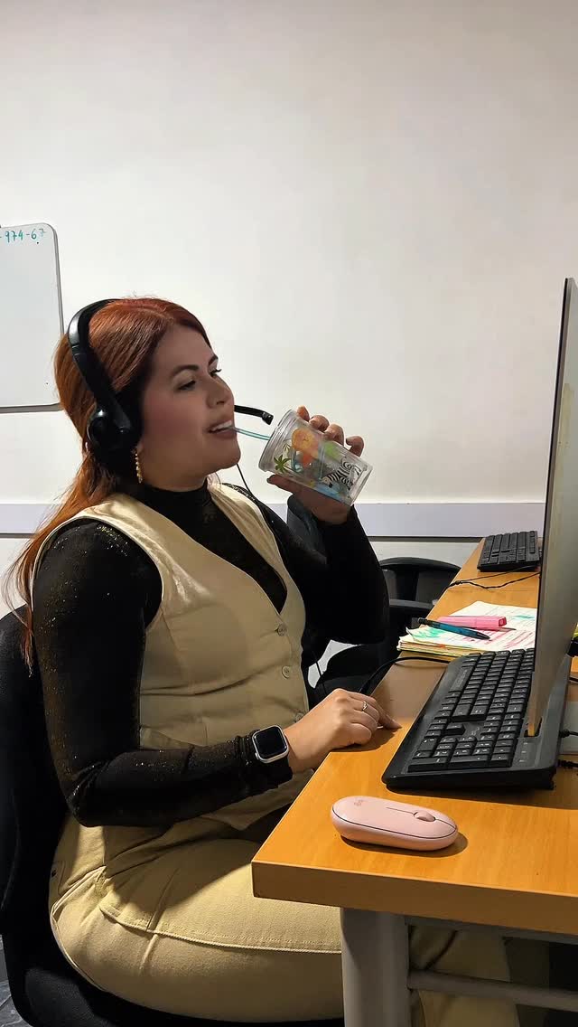 ¿Eres team diseñadora o team editor?

En Kerawa sabemos que el verdadero power está en la combinación.
Pero seamos honestos… ¡si tuvieras que elegir!

Team Diseñadora:
Ama los colores, las tipografías y convertir ideas en imágenes que enamoran.

Team Editor:
Vive por el ritmo, los cortes perfectos y transformar clips en historias que atrapan.

Comenta tu team abajo y etiqueta a ese partner creativo que siempre te salva el proyecto.

Porque al final, cuando diseño y edición se unen…
pasa la magia.

#KerawaCreativa #TeamDiseñadora #TeamEditor #CreativosDigitales #ContenidoQueVende #MarketingCreativo