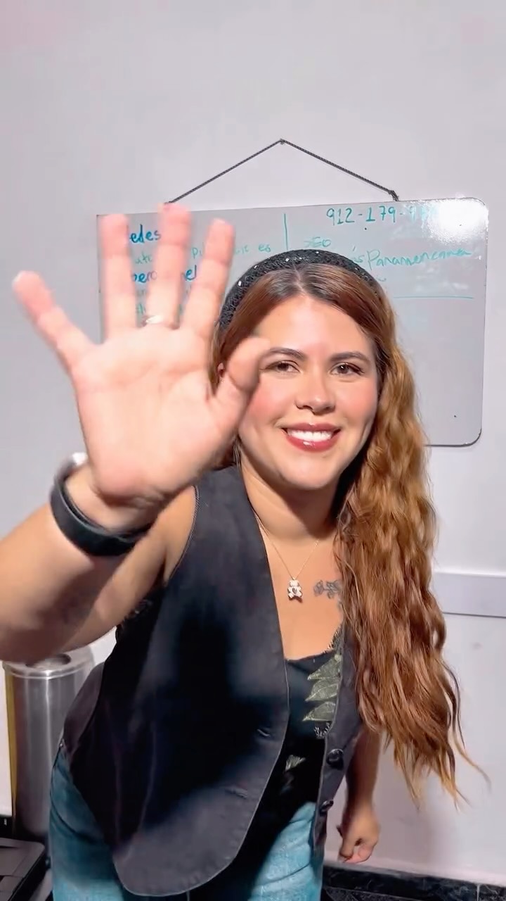 ✨ Hola, soy Eli
Diseñadora publicista, emprendedora digital y mamá de dos niños que me inspiran cada día a ser mi mejor versión.
Comencé Kerawa Creativa con un propósito claro:
💡 transformar marcas reales en historias que conectan.
No tenía oficina, ni inversión… pero tenía pasión por crear, comunicar y transformar.
Hoy, con cada cliente, cada diseño y cada estrategia, confirmo que soñar con los pies en la tierra también es posible.
📲 Kerawa Creativa nació para demostrar que puedes construir una marca auténtica y rentable… sin perder tu esencia.
 ¿Necesitas una guía para llevar tu marca al siguiente nivel ? Estás en el lugar correcto.

💛 Branding auténtico
📈 Estrategias digitales personalizadas
🎨 Diseño con intención
🌐 Marketing para marcas con alma

Si tú también crees que emprender es construir sin dejar de ser tú… este espacio es para ti. 💜

💬 Cuéntame: ¿Cuál fue tu primer paso en este camino emprendedor?
📌 Guarda este post si necesitabas una señal para volver a confiar en tu talento.

#KerawaCreativa #TransformaciónDigital #MarketingDigital #DiseñadoraPublicista #EstrategiaDigital #BrandingParaEmprendedores #EmprendedorasDigitales #MarketingConPropósito #ContenidoEstratégico #MujerEmprendedora #EmprenderConSentido #MadreEmprendedora #DiseñoEstratégico #EmprendimientoFemenino #MarcaPersonal #AgenciaCreativa #KerawaTips #MarketingParaNegocios